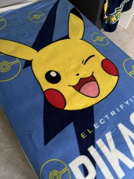 POKEMON PIKACHU ELECTRIFYING FLEECE BLANKET