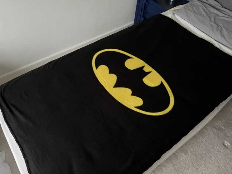 DC COMICS BATMAN CLASSIC LOGO FLEECE BLANKET