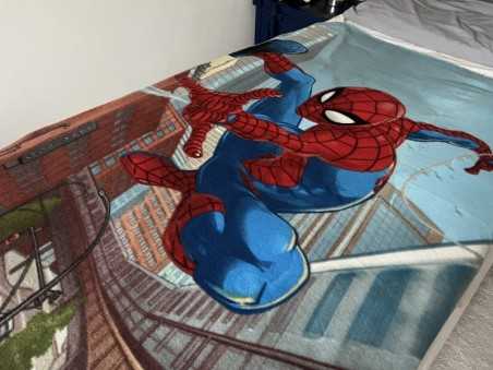 MARVEL COMICS THE AMAZING SPIDER-MAN SWINGING CITYSCAPE FLEECE BLANKET