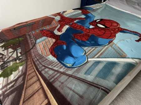 MARVEL COMICS THE AMAZING SPIDER-MAN SWINGING CITYSCAPE FLEECE BLANKET