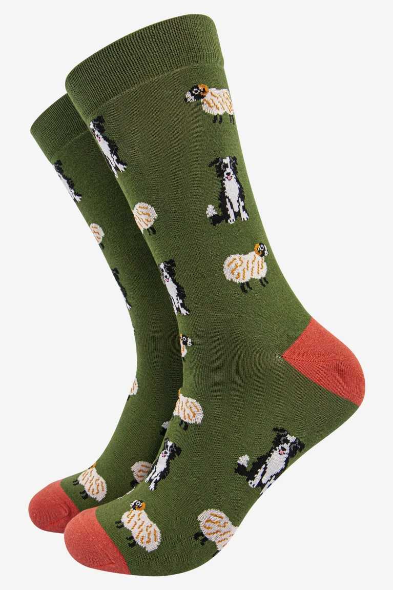 BORDER COLLIE HERDING RAMS/ SHEEP GREEN ADULT PAIR OF NOVELTY SOCKS