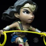 QUANTUM MECHANIX x DC COMICS - WONDER WOMAN (JUSTICE LEAGUE) Q-FIG MINI FIGURE (10 cm)